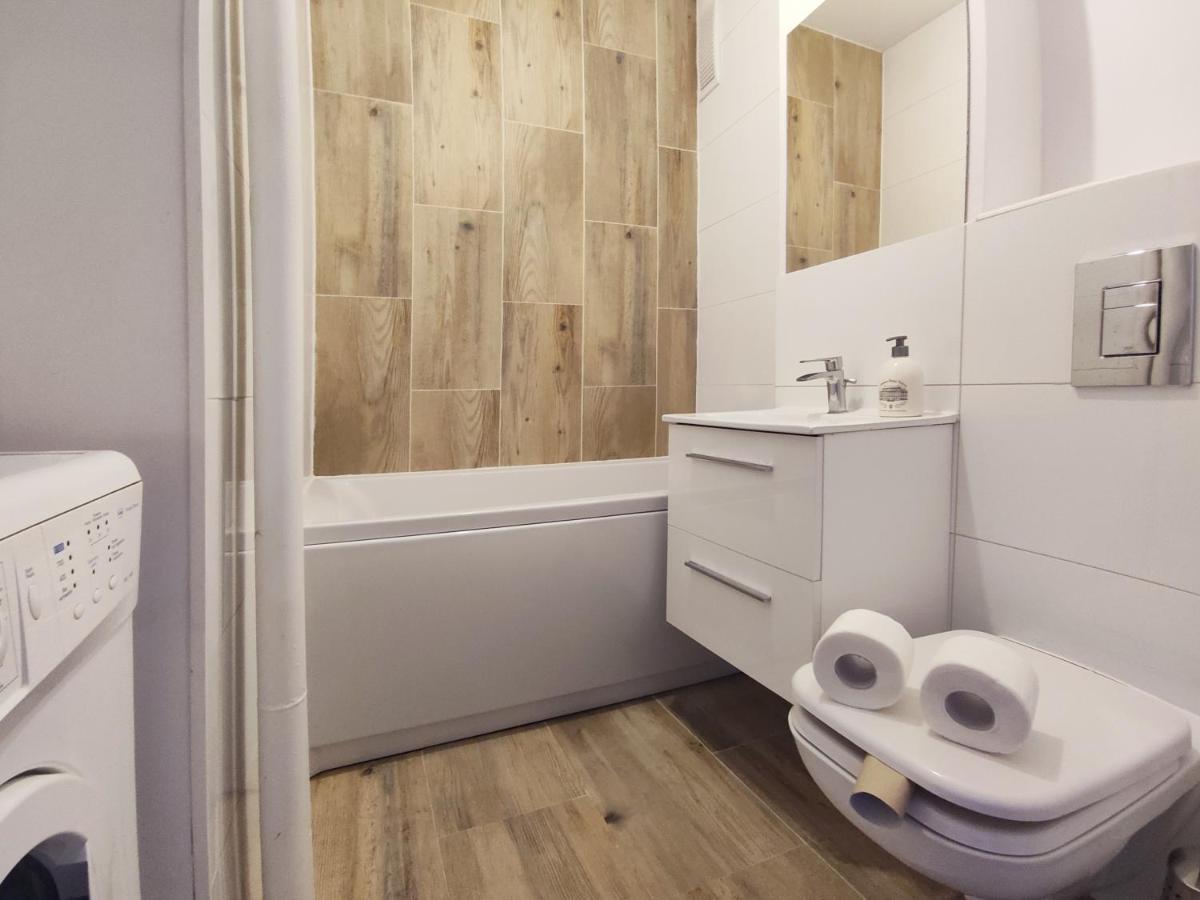 Apartament Rondo Onz Varsavia Esterno foto